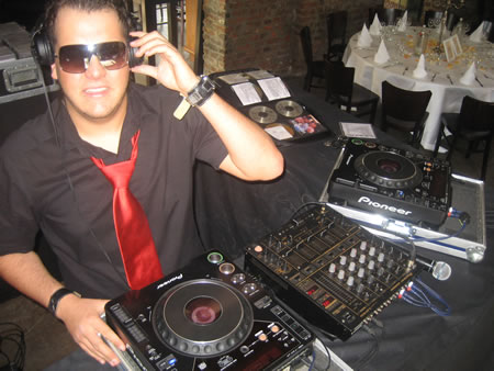 DJ Salvatore am Mischpult